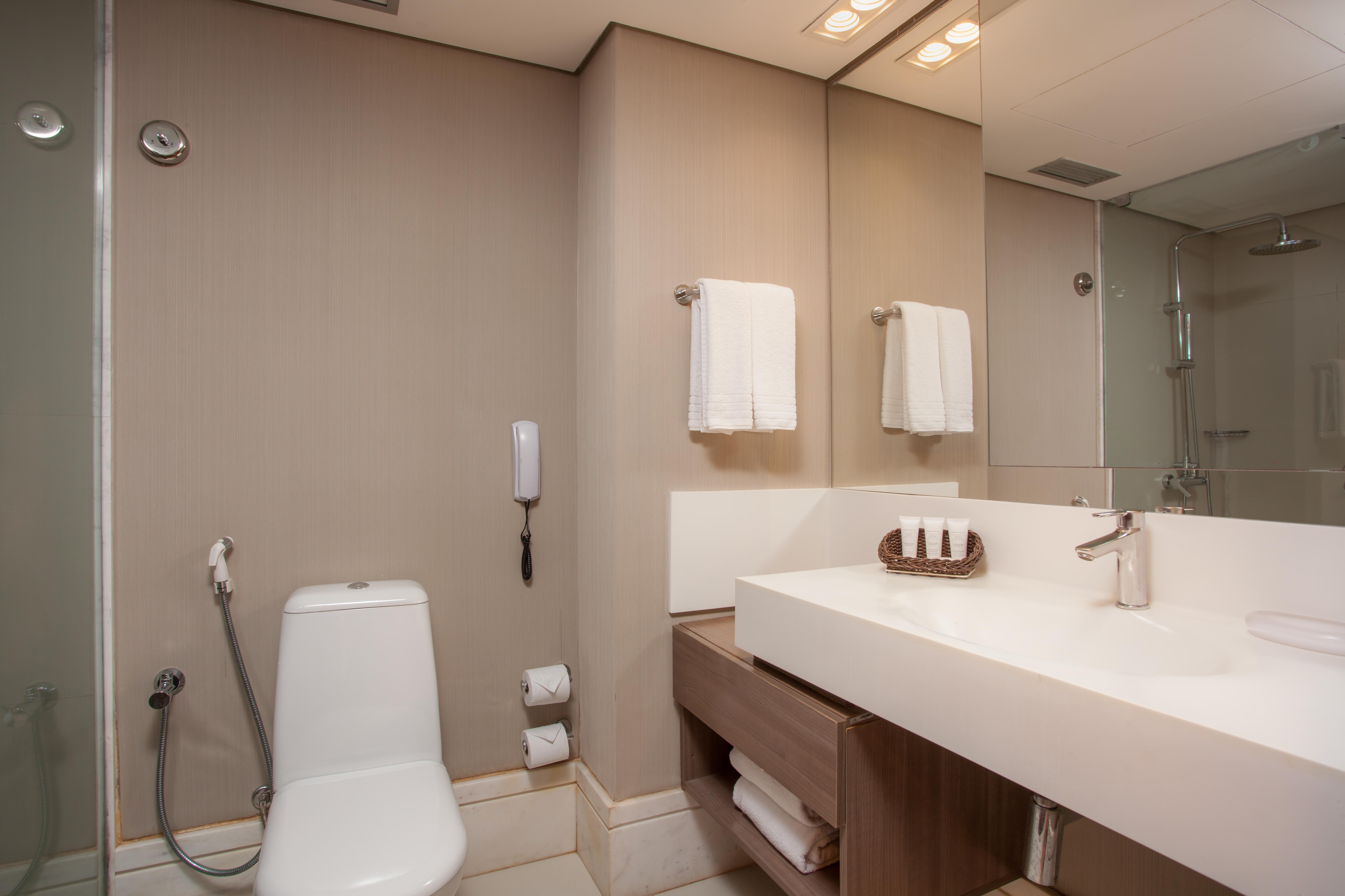 Wish Hotel Da Bahia Salvador da Bahia Exterior foto Bathroom with bidet and shower