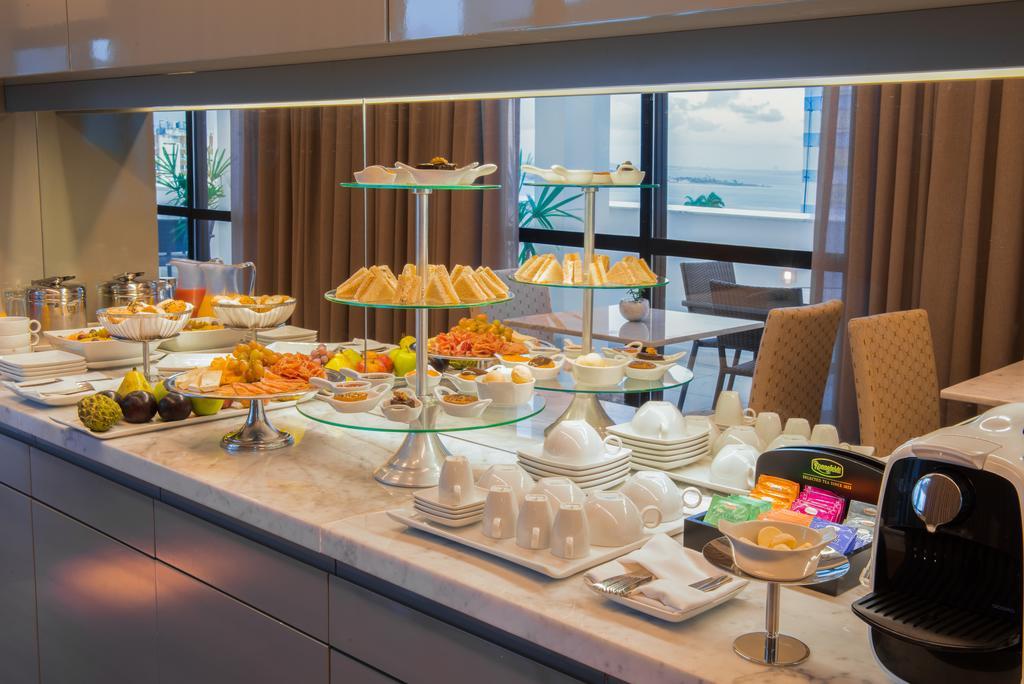 Wish Hotel Da Bahia Salvador da Bahia Exterior foto A buffet at a hotel